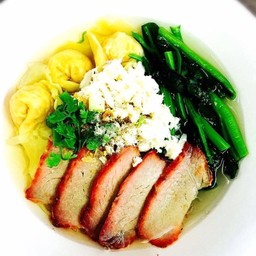 บะหมี่เกี้ยวเนื้อปูหมูแดง