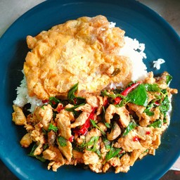 ข้าวราดผัดกระเพราไก่ซุปเปอร์พิเศษ+ไข่เจียว