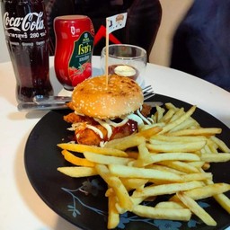 ชุดบิ๊กเบอร์เกอร์ไก่กรอบโฮมเมด+เฟรนช์ฟรายส์