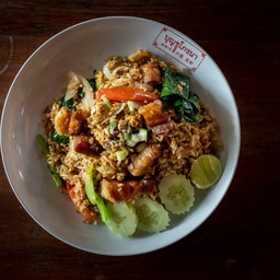 ข้าวผัดหมูกรอบ