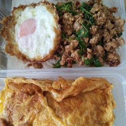 กระเพรา พริกแห้ง ครัวบ้านแม่