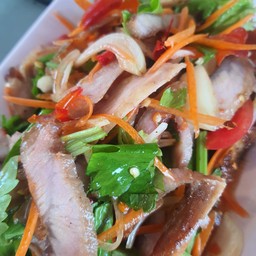 ยำคอหมูย่าง