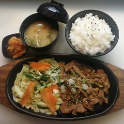 ชุดหมูผัดซอสยากินิกุกระทะร้อนพร้อมเซต