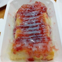 ขนมปังปิ้งสตรอว์เบอร์รี่ นม