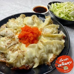 เกี๊ยวซ่า หน้าชีส ไข่กุ้ง