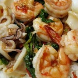 กระเพราทะเลเป็นกับข้าว