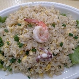 ข้าวผัดทะเล กลาง