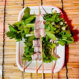 ขึ้นฉ่ายพันสามชั้น (  18 บาท)