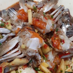 ยำปูม้าไข่เยิ้ม