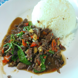 ข้าวผัดกะเพราเนื้อสับ