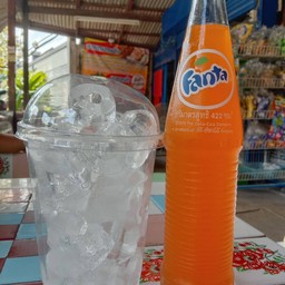 น้ำส้มใส่แก้ว