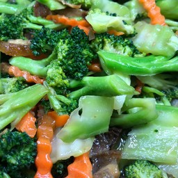 ผัดบล็อกโครีหมูกรอบ