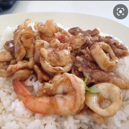 ข้าวรวมมิตรกระเทียม