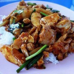ข้าวพริกเผาเครื่องในไก่