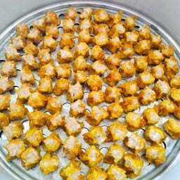 ก๋วยเตี๋ยวเรือหมูน้ำตก สูตร ลับแล(สี่แยกข้าง)