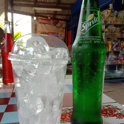 น้ำใสไปร์ทใส่แก้ว