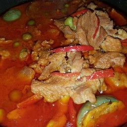 พะแนงหมูราดข้าว