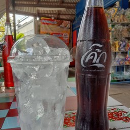 โค้กใส่แก้ว