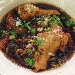 ก๋วยเตี๋ยวน่องไก่ตุ๋น