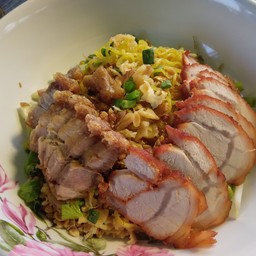 บะหมี่หมูแดง หมูกรอบ