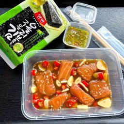 แซลมอน ดองซีอิ๊ว (สาหร่าย+น้ำจิ้มซีฟู้ด)