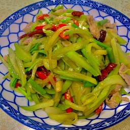 หมูผัดฟักแม้ว 杨瓜丝炒肉