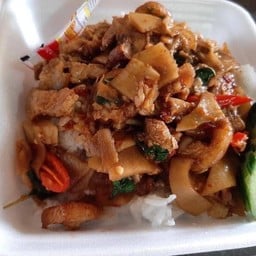 ร้านนาเดียร์ ก๋วยเตี๋ยวโครงไก่