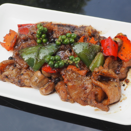 เนื้อปลาเก๋าผัดพริกไทยดำ