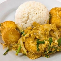 ข้าวราดผัดผงกะหรี่