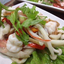 ยำเห็ดรวมกุ้งสด