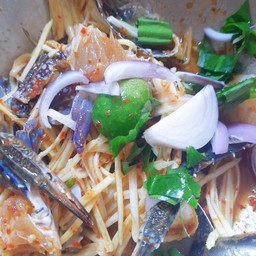 ยำปูม้าใส่มะม่วง