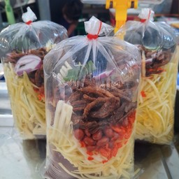 ยำมะม่วงปลากรอบ(แยกน้ำยำ)