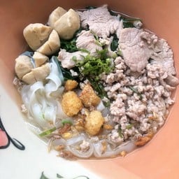 เส้นใหญ่น้ำใสหมูรวม