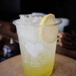 สัปปะรดมะพร้าวโซดา