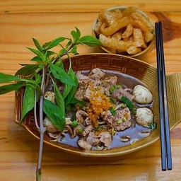 เกาเหลาน้ำตกรวมหมู,ตับ,ลูกชิ้น