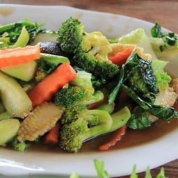 บร็อคโคลี่ผัดกระเทียม