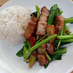 คะน้าหมูกรอบ
