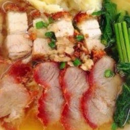 บะหมี่เกี๊ยวหมู หมูแดง+หมูกรอบ