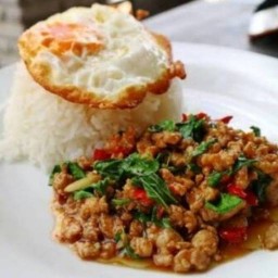 กะเพรา พริกแห้ง รสจัด โดนใจ อาหารตามสั่ง