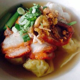 เกี๊ยวหมูแดง