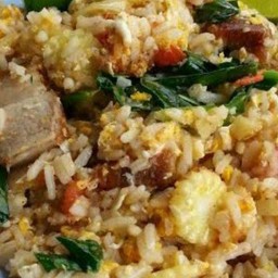 ข้าวผัดหมูกรอบ
