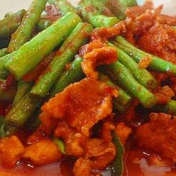 พริกแกงถั่วหมู (กับข้าว)