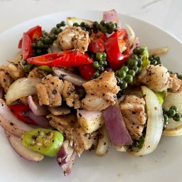 กระดูกอ่อนจระเข้ผัดพริกไทยดำ