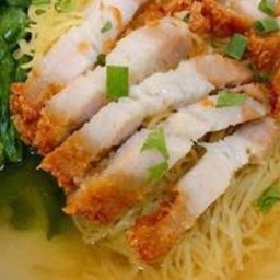 บะหมี่หมูกรอบ