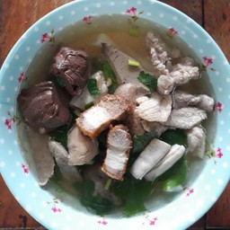 เกาเหลาเลือดหมูรุ่งเรือง & ก๋วยเตี๋ยว