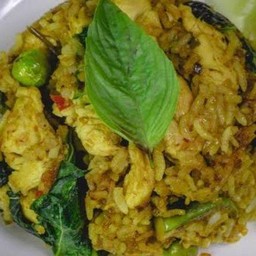 ข้าวผัดแกงเขียวหวานไก่