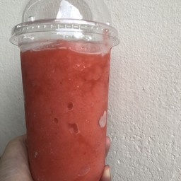 สตอเบอรี่สมูทตี้