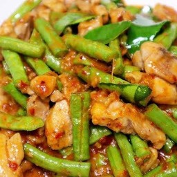 พริกแกงถั่วไก่ (กับข้าว)