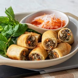 ปอเปี๊ยะทอด หน้าโรงพัก