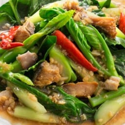 คะน้าปลาเค็ม (กับข้าว)